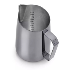 Barista &amp; Co Dial In kanvička na mlieko 600 ml čierna
