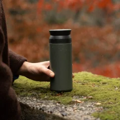 Kinto cestovní termoska tmavě zelená 500 ml