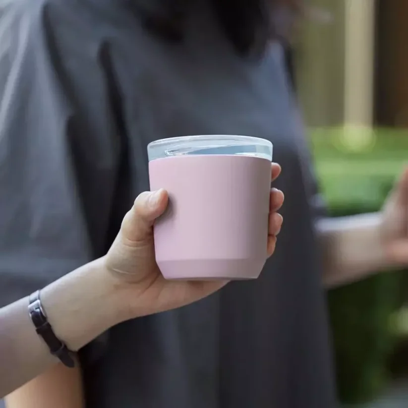 Kinto To Go Tumbler termohrnek růžový 240 ml