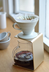 Hario keramický dripper na kávu V60-01 bílý
