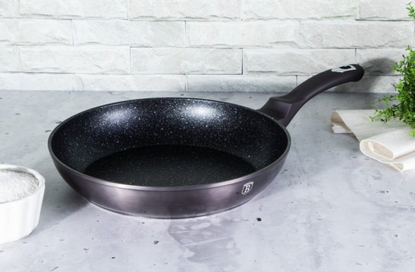 BERLINGERHAUS Pánev s mramorovým povrchem 24 cm Carbon PRO Line