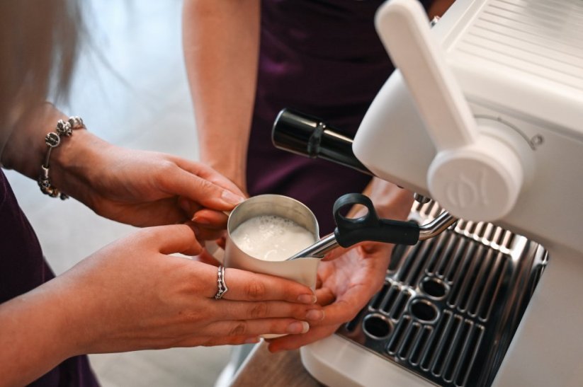 Latte art baristický kurz na domácích kávovarech Sage