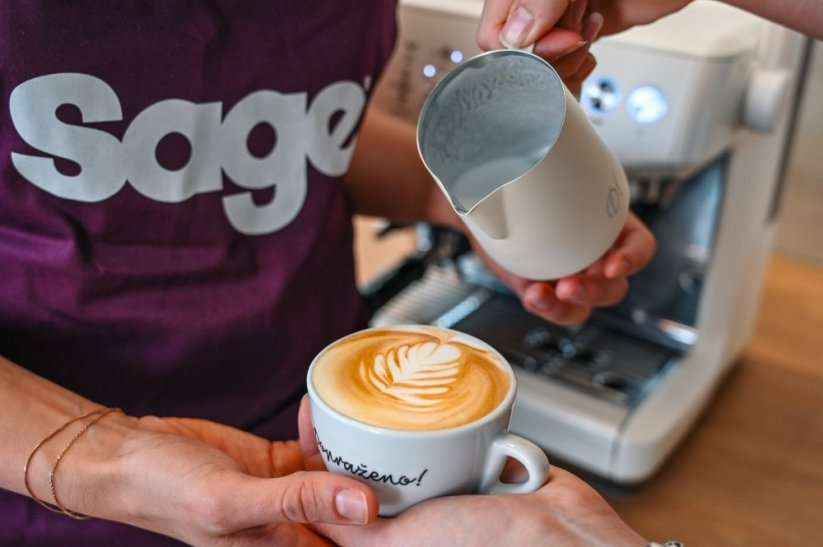 Latte art baristický kurz na domácích kávovarech Sage