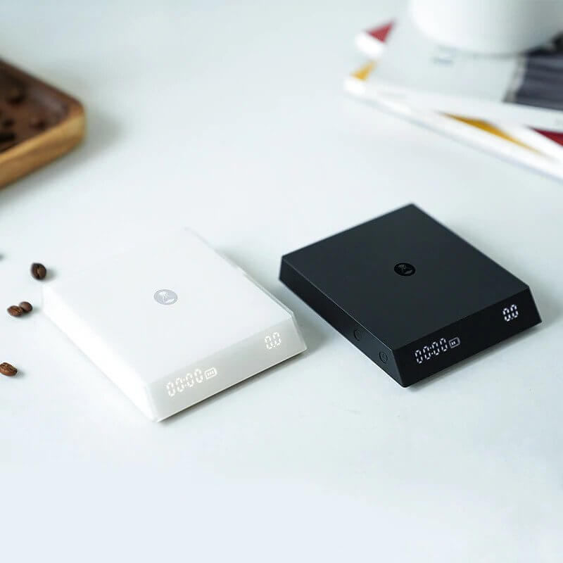 Váhy Timemore Black Mirror Basic a Timemore Black Mirror Nano vedle sebe